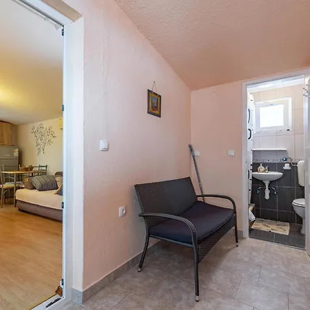 Apartment Gorgeous In With Kitchen Vir