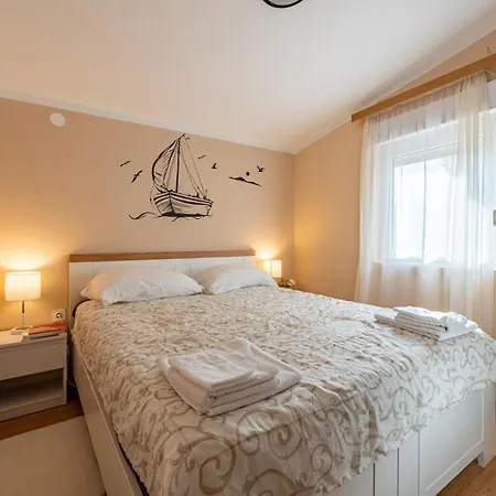 Gorgeous In With Kitchen Apartment *